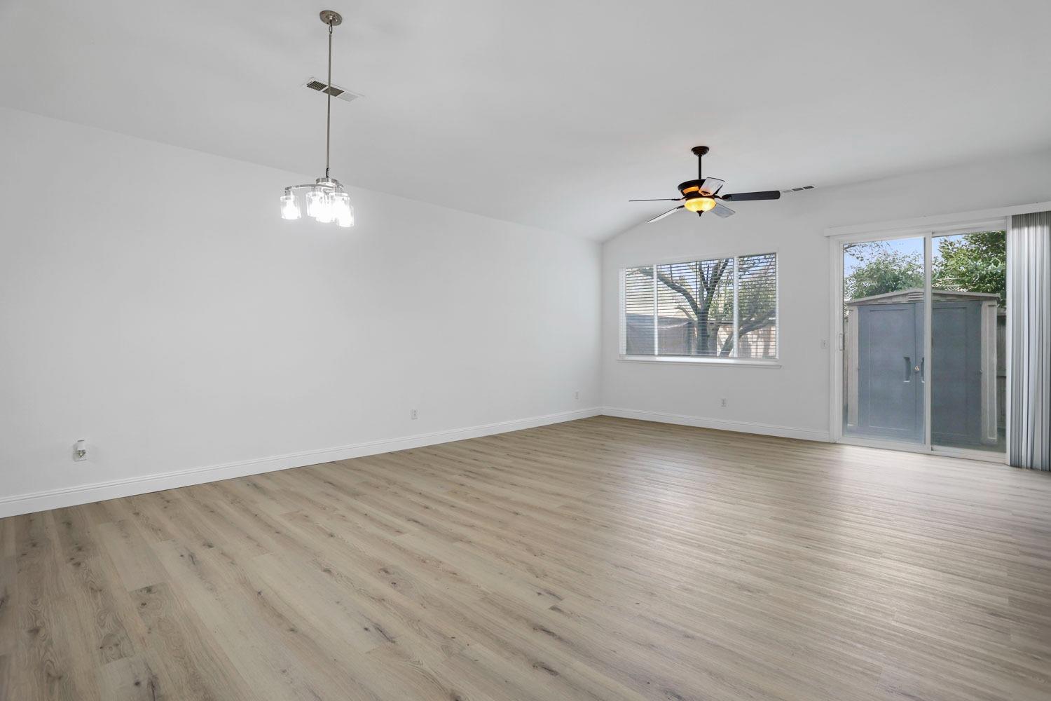 Detail Gallery Image 13 of 31 For 9511 Theresa Cir, Stockton,  CA 95209 - 3 Beds | 2 Baths