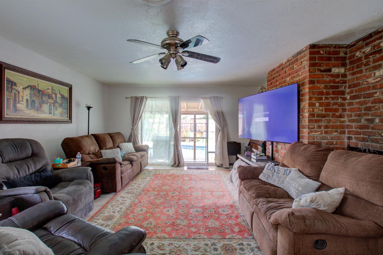 Detail Gallery Image 3 of 34 For 2218 Monticello Ave, Modesto,  CA 95350 - 4 Beds | 2 Baths