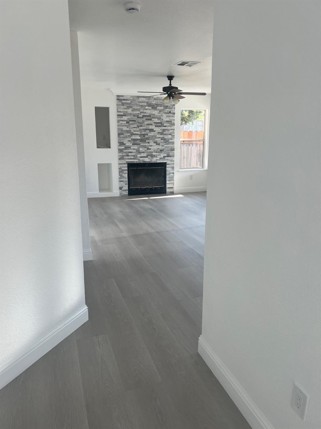 Detail Gallery Image 6 of 39 For 5369 Lyle Ave, Stockton,  CA 95210 - 4 Beds | 2/1 Baths