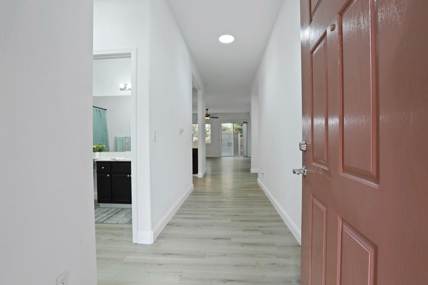 Detail Gallery Image 5 of 31 For 9511 Theresa Cir, Stockton,  CA 95209 - 3 Beds | 2 Baths