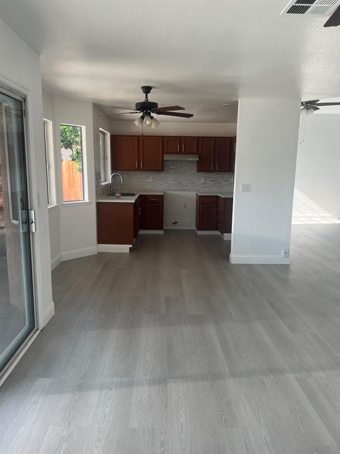 Detail Gallery Image 5 of 39 For 5369 Lyle Ave, Stockton,  CA 95210 - 4 Beds | 2/1 Baths
