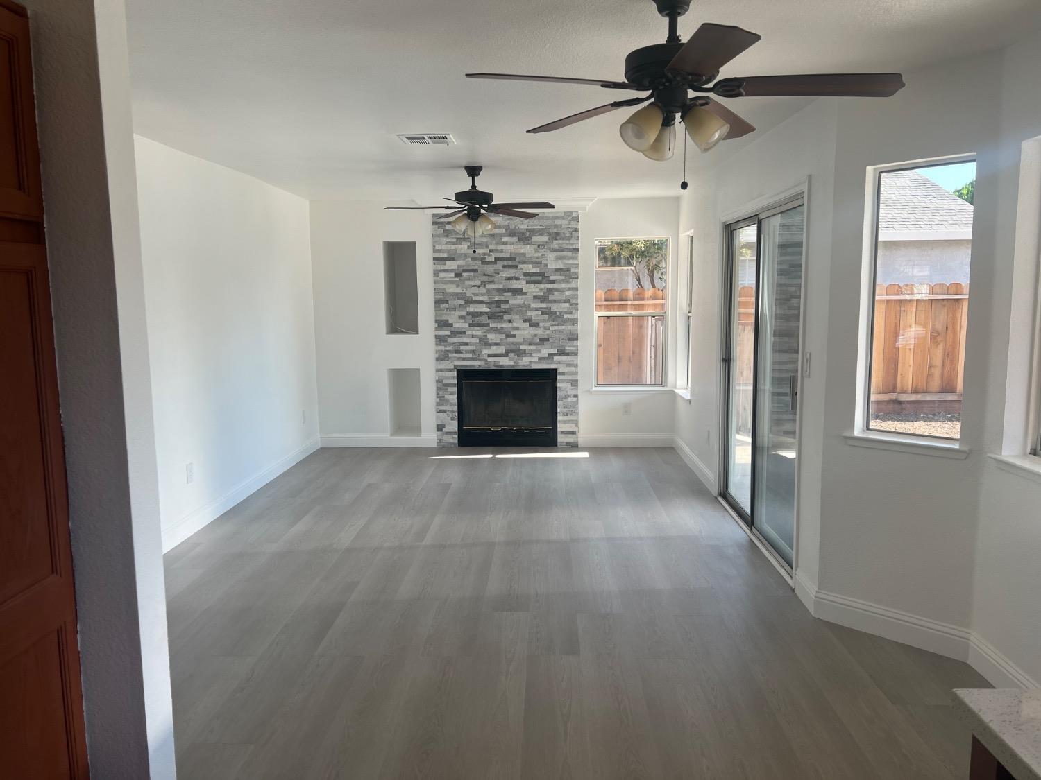 Detail Gallery Image 7 of 39 For 5369 Lyle Ave, Stockton,  CA 95210 - 4 Beds | 2/1 Baths