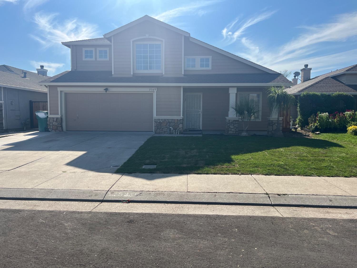 Detail Gallery Image 1 of 39 For 5369 Lyle Ave, Stockton,  CA 95210 - 4 Beds | 2/1 Baths
