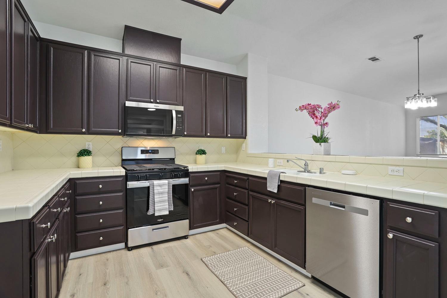 Detail Gallery Image 25 of 31 For 9511 Theresa Cir, Stockton,  CA 95209 - 3 Beds | 2 Baths
