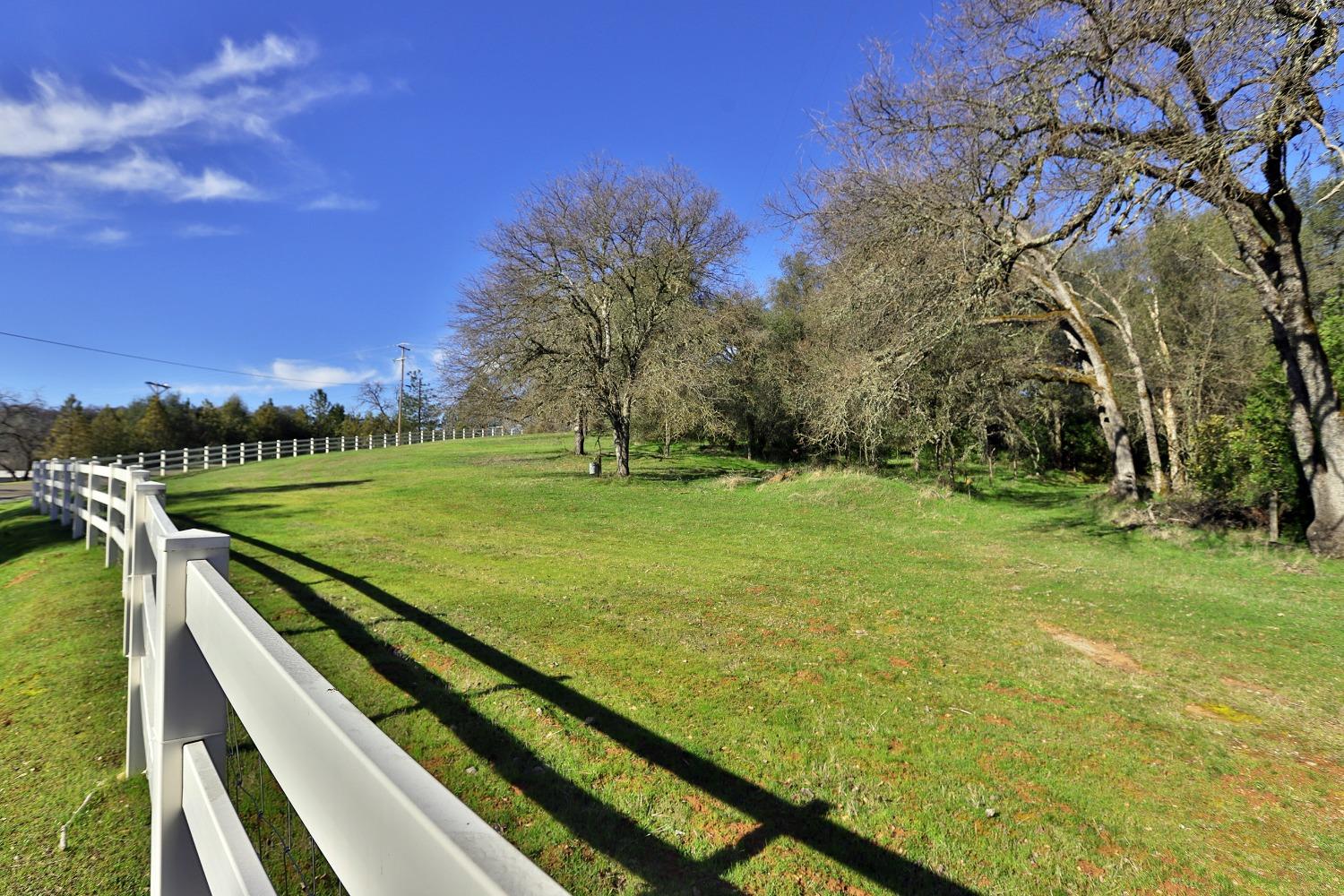 Detail Gallery Image 5 of 74 For 275 Tiger Lily Rd, Pilot Hill,  CA 95664 - 3 Beds | 3 Baths