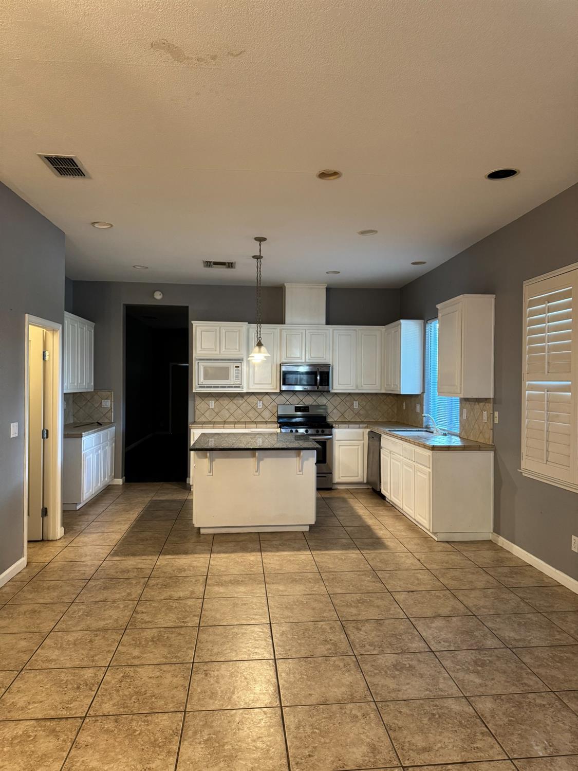 Detail Gallery Image 13 of 40 For 5533 Hennessey Dr, Stockton,  CA 95219 - 3 Beds | 2 Baths