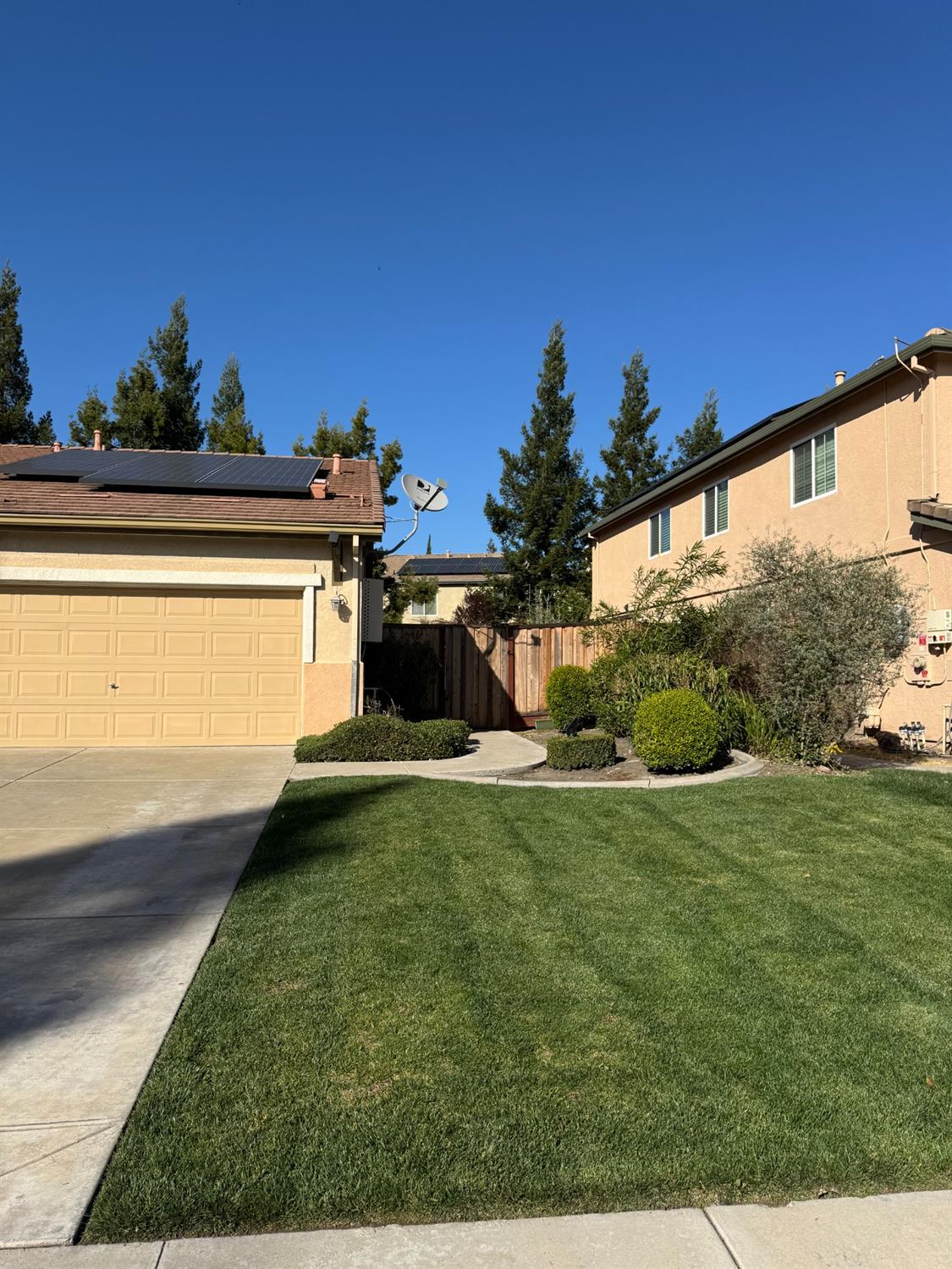 Detail Gallery Image 4 of 40 For 5533 Hennessey Dr, Stockton,  CA 95219 - 3 Beds | 2 Baths