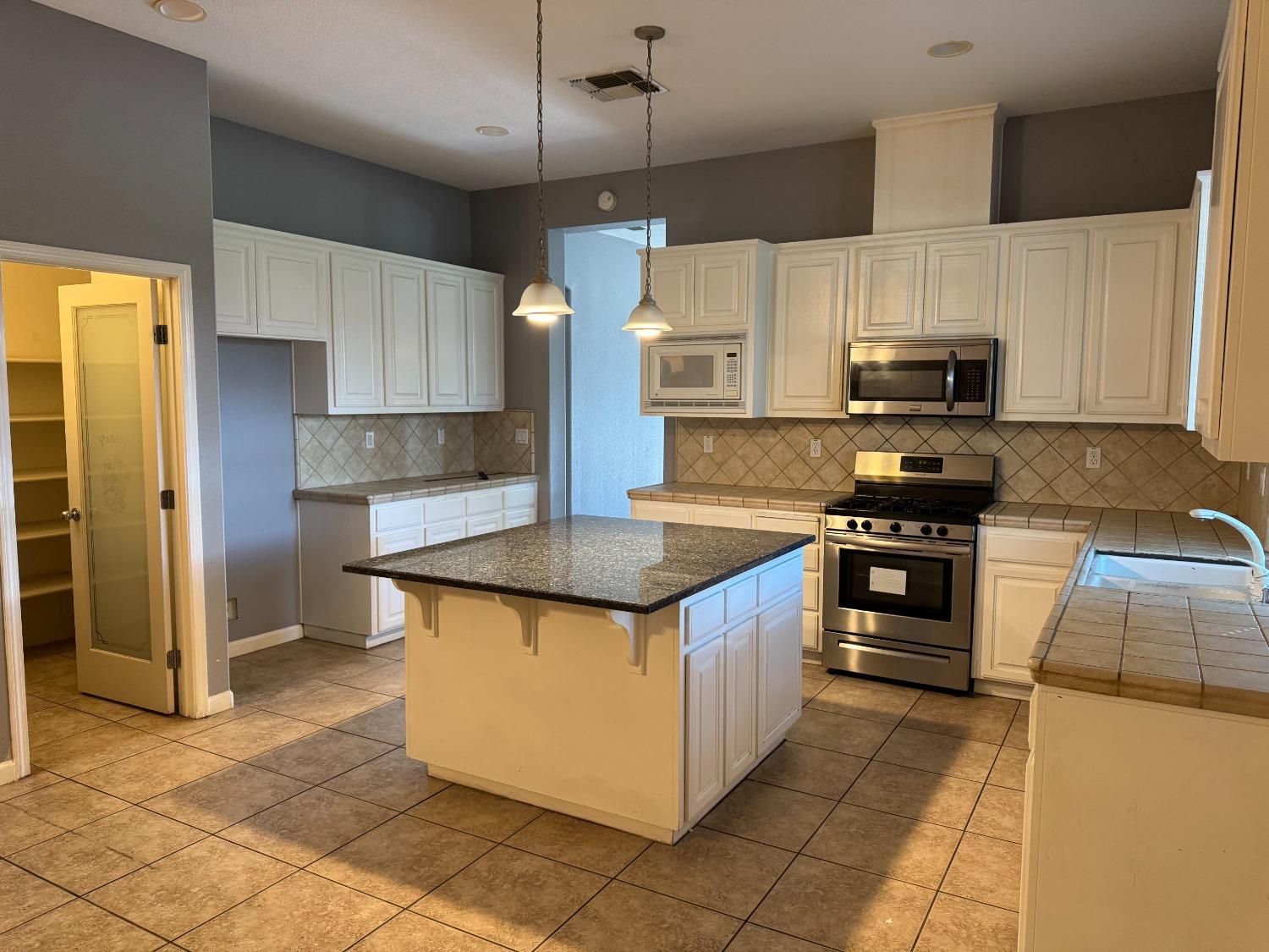 Detail Gallery Image 11 of 40 For 5533 Hennessey Dr, Stockton,  CA 95219 - 3 Beds | 2 Baths
