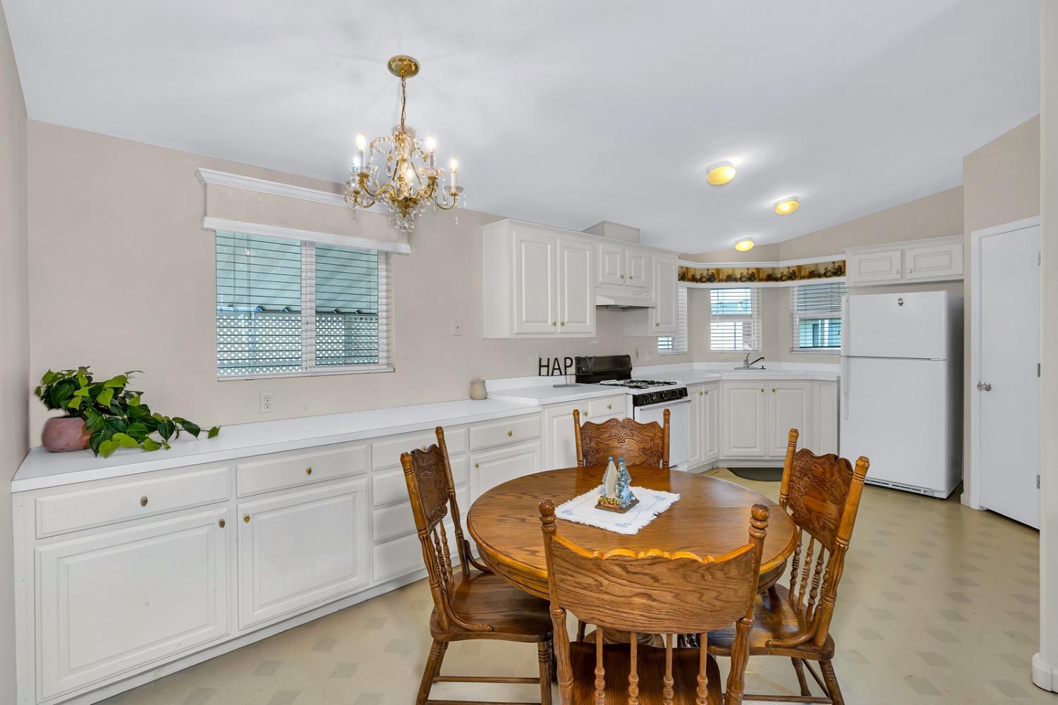 Detail Gallery Image 9 of 23 For 2240 Golden Oak Lane, Merced,  CA 95341 - 2 Beds | 2 Baths