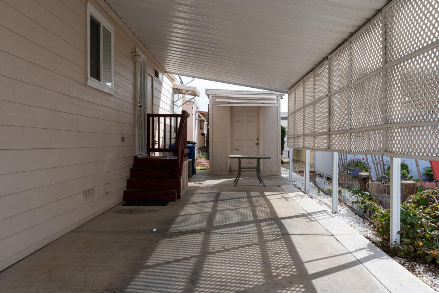 Detail Gallery Image 2 of 23 For 2240 Golden Oak Lane, Merced,  CA 95341 - 2 Beds | 2 Baths