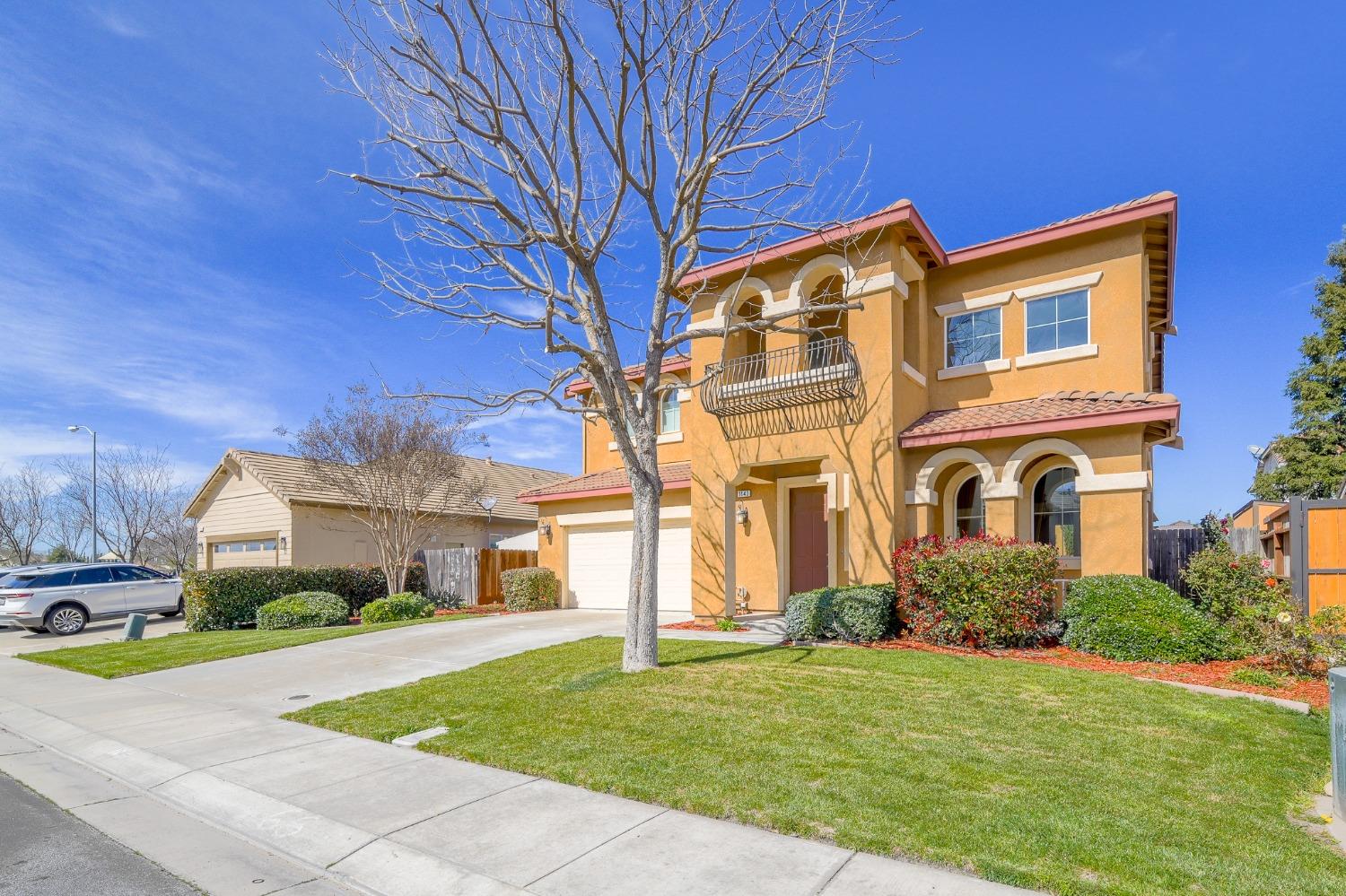 Detail Gallery Image 2 of 51 For 1143 Laureto St, Manteca,  CA 95336 - 4 Beds | 2/1 Baths