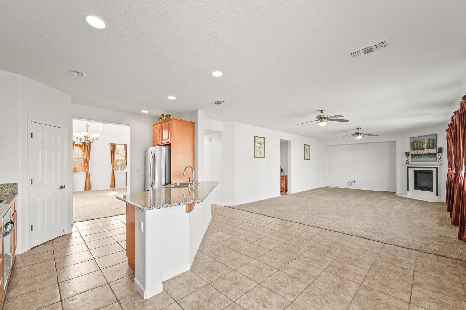 Detail Gallery Image 15 of 51 For 1143 Laureto St, Manteca,  CA 95336 - 4 Beds | 2/1 Baths