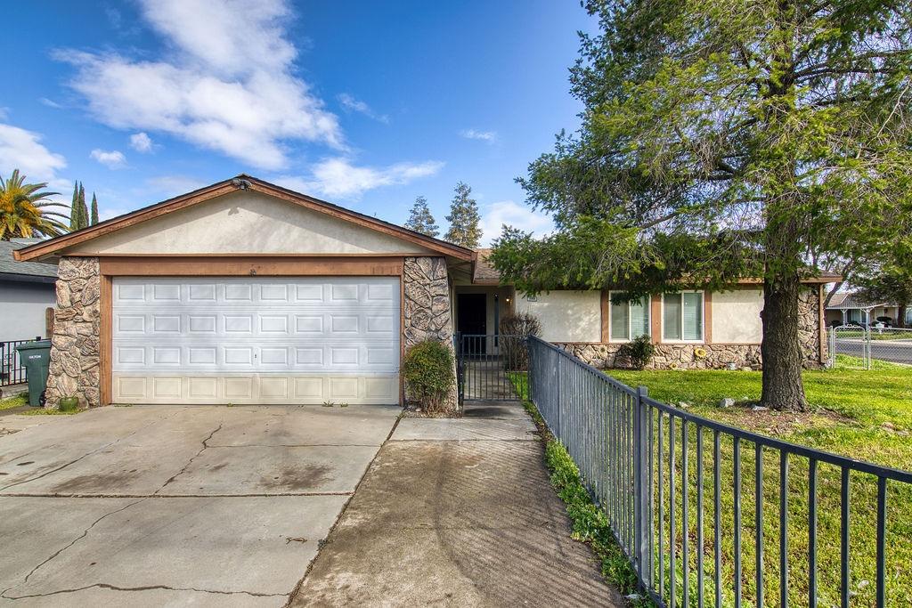 Detail Gallery Image 2 of 29 For 3353 Joshua Way, Modesto,  CA 95355 - 3 Beds | 2 Baths