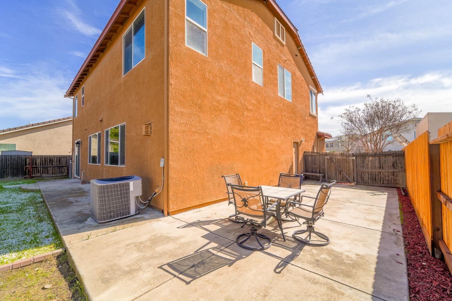 Detail Gallery Image 44 of 51 For 1143 Laureto St, Manteca,  CA 95336 - 4 Beds | 2/1 Baths