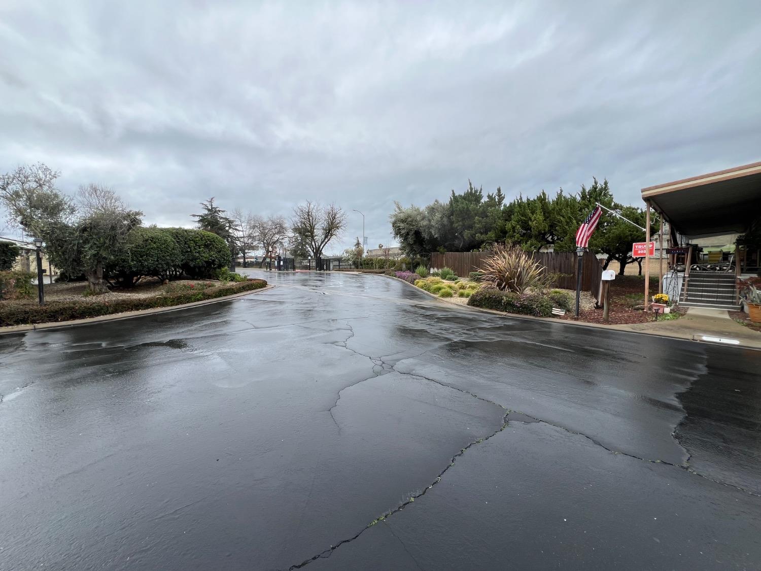 Detail Gallery Image 27 of 33 For 2240 Golden Oak Ln 33, Merced,  CA 95341 - 2 Beds | 2 Baths
