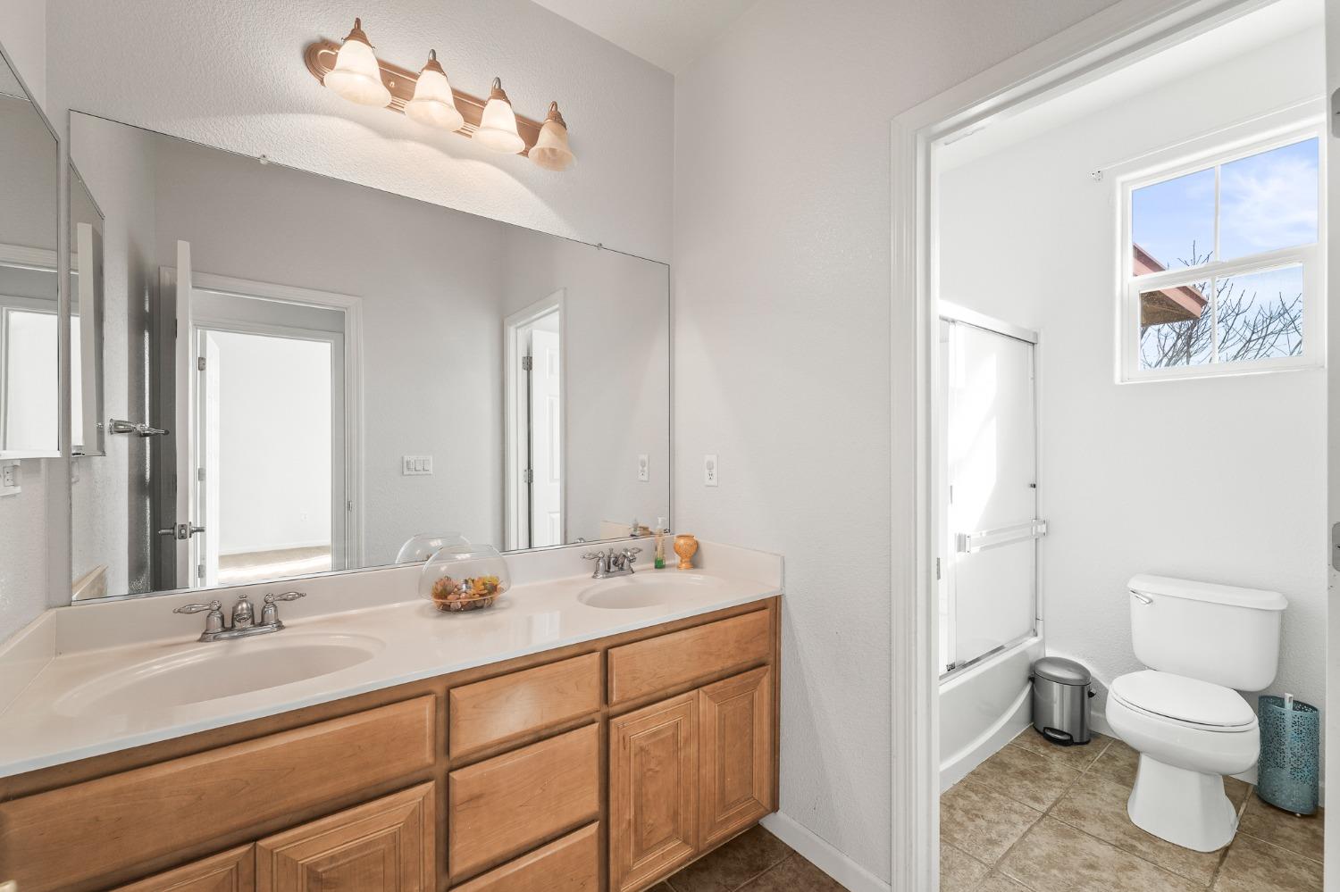 Detail Gallery Image 26 of 51 For 1143 Laureto St, Manteca,  CA 95336 - 4 Beds | 2/1 Baths