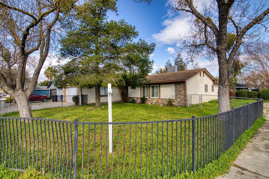 Detail Gallery Image 1 of 29 For 3353 Joshua Way, Modesto,  CA 95355 - 3 Beds | 2 Baths