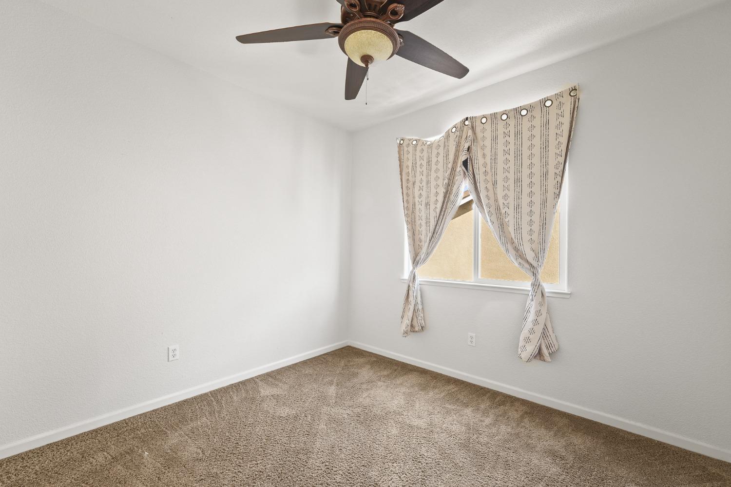 Detail Gallery Image 30 of 51 For 1143 Laureto St, Manteca,  CA 95336 - 4 Beds | 2/1 Baths