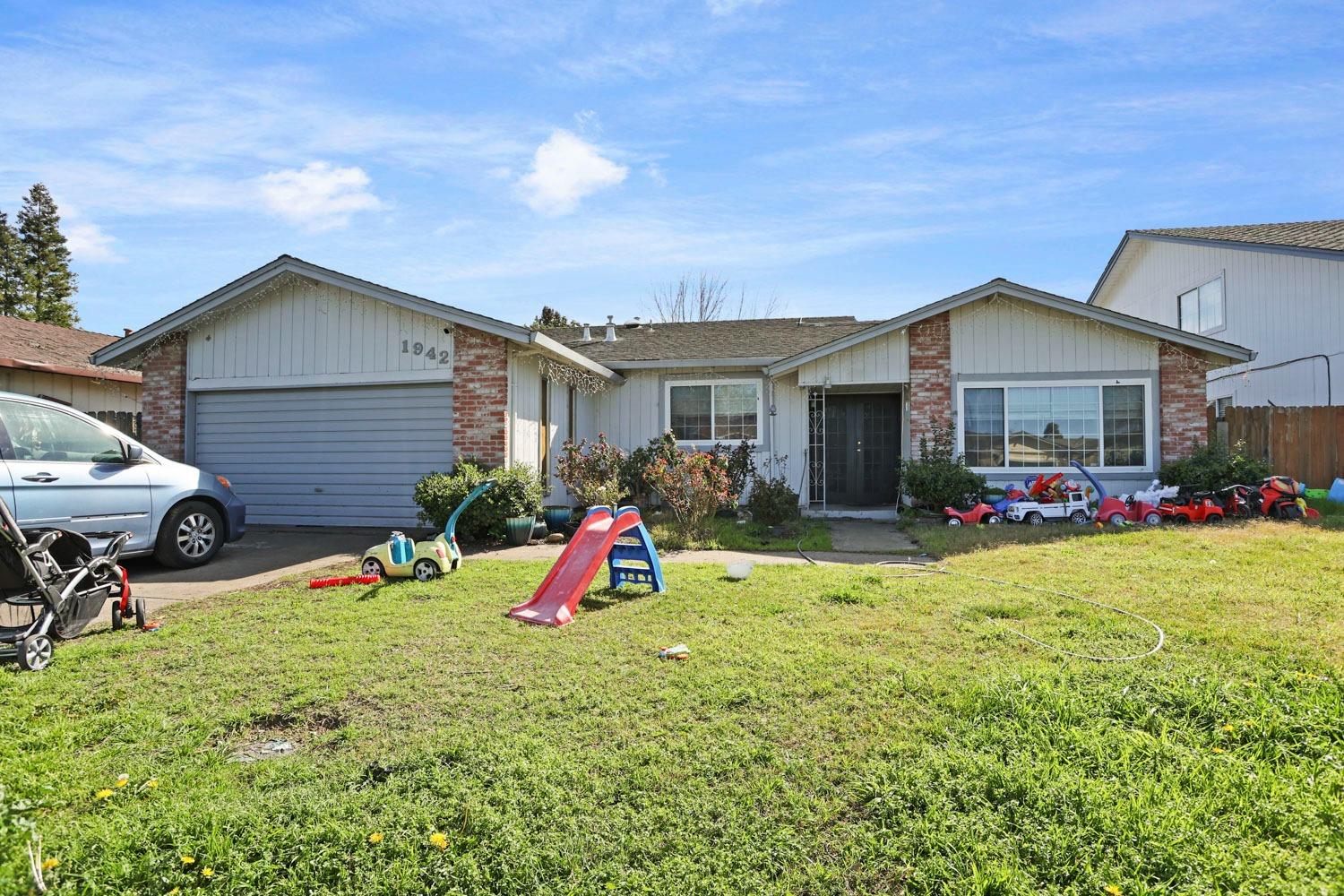 Detail Gallery Image 1 of 1 For 1942 Santa Fe Dr, Stockton,  CA 95209 - 3 Beds | 2 Baths