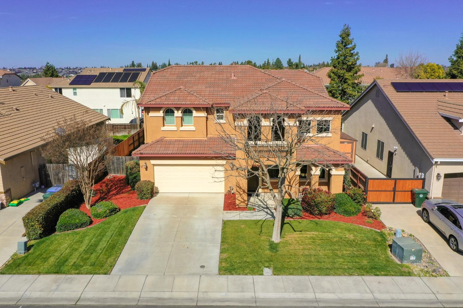 Detail Gallery Image 3 of 51 For 1143 Laureto St, Manteca,  CA 95336 - 4 Beds | 2/1 Baths