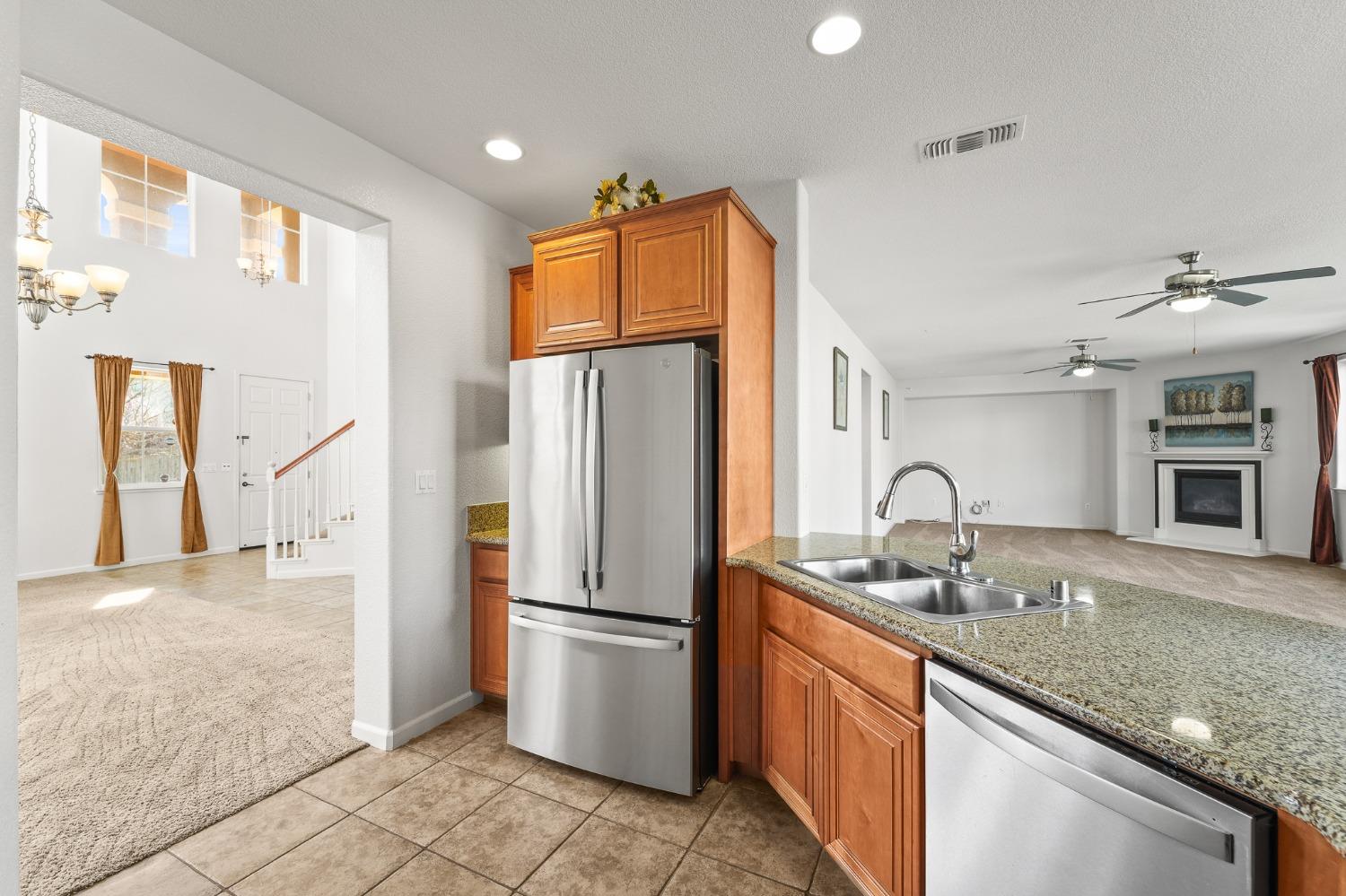 Detail Gallery Image 13 of 51 For 1143 Laureto St, Manteca,  CA 95336 - 4 Beds | 2/1 Baths