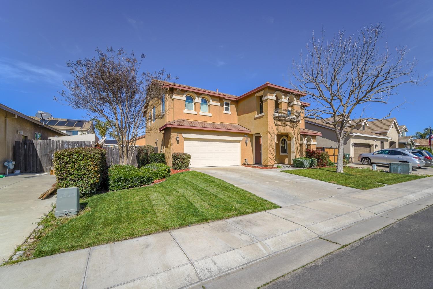 Detail Gallery Image 4 of 51 For 1143 Laureto St, Manteca,  CA 95336 - 4 Beds | 2/1 Baths