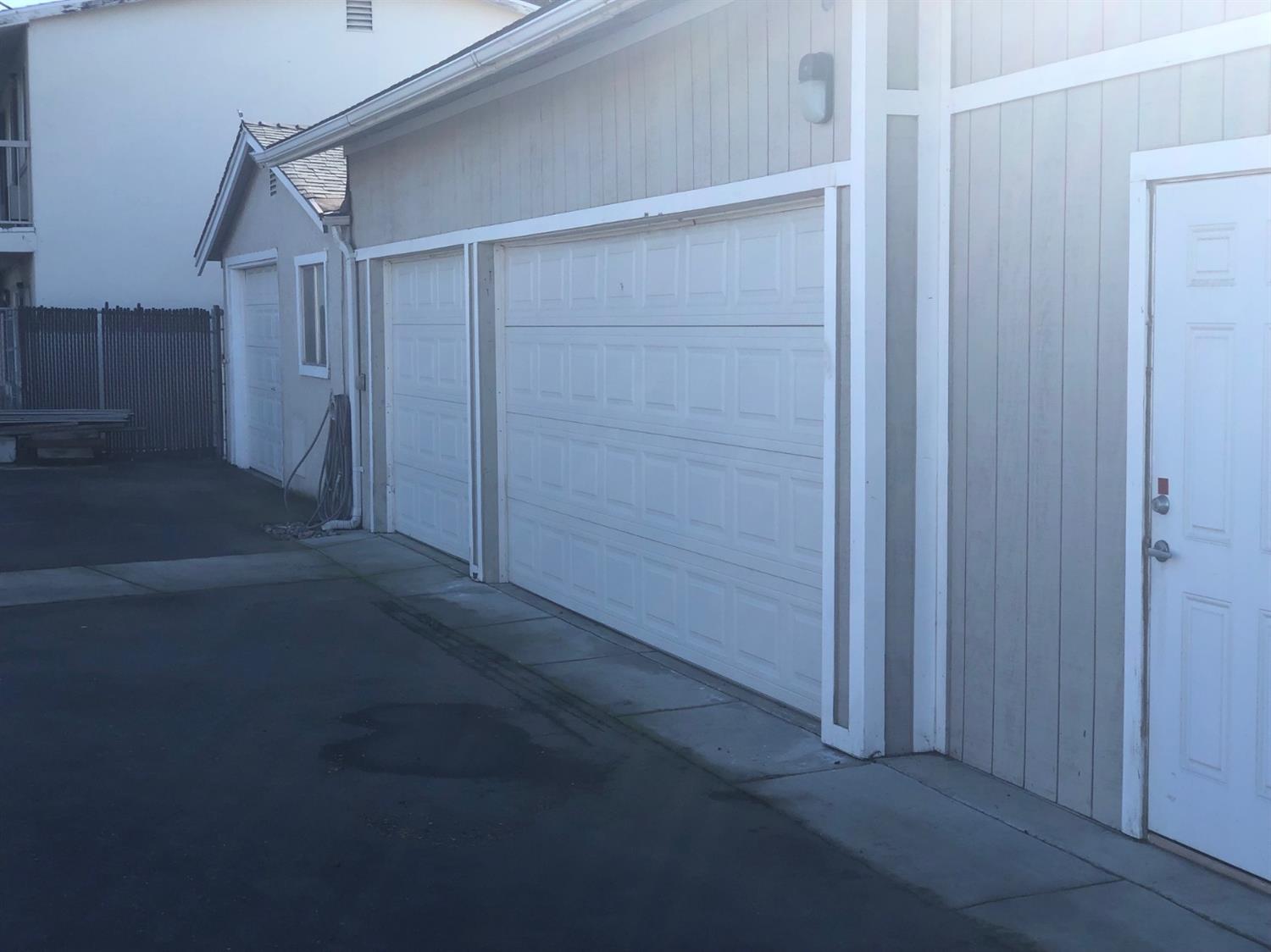 Detail Gallery Image 4 of 11 For 1412 Paradise Ln, Los Banos,  CA 93635 - – Beds | – Baths
