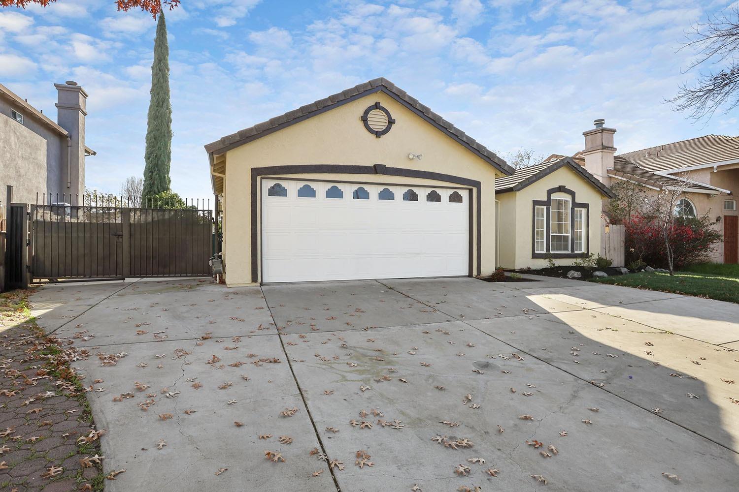 Detail Gallery Image 5 of 44 For 5449 Governor Cir, Stockton,  CA 95210 - 4 Beds | 2 Baths
