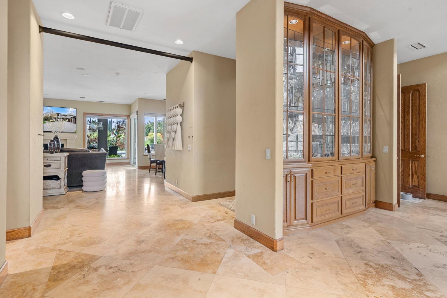 Detail Gallery Image 13 of 87 For 6301 Saint Andrews Dr, Stockton,  CA 95219 - 5 Beds | 5/2 Baths