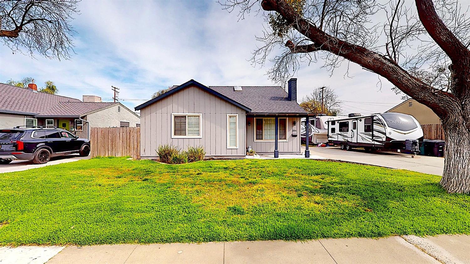 Detail Gallery Image 1 of 77 For 204 N Santa Ana Ave, Modesto,  CA 95354 - 5 Beds | 3 Baths