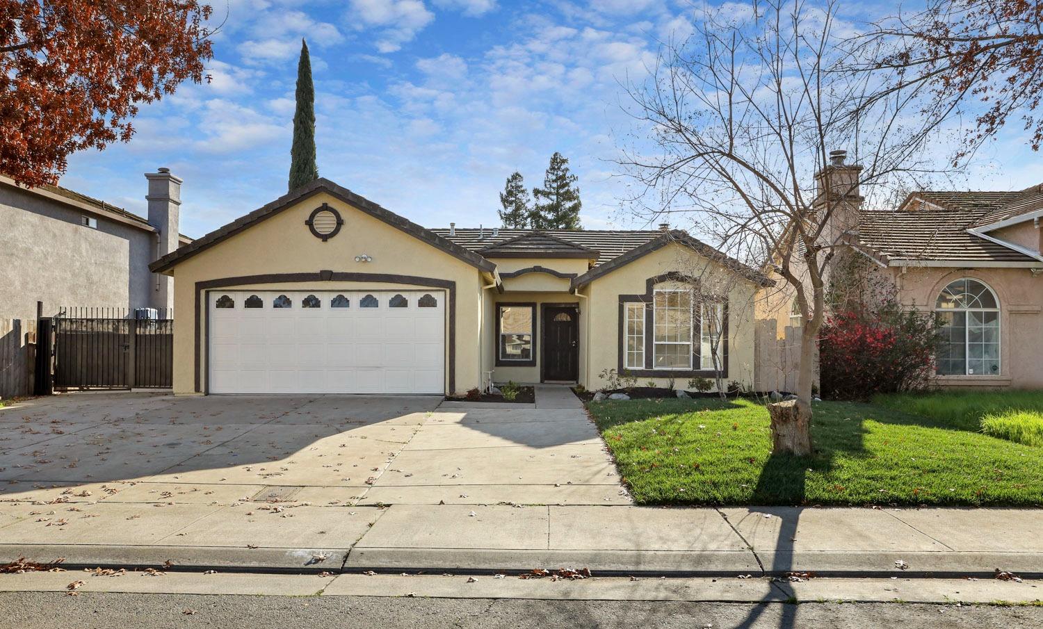 Detail Gallery Image 1 of 44 For 5449 Governor Cir, Stockton,  CA 95210 - 4 Beds | 2 Baths