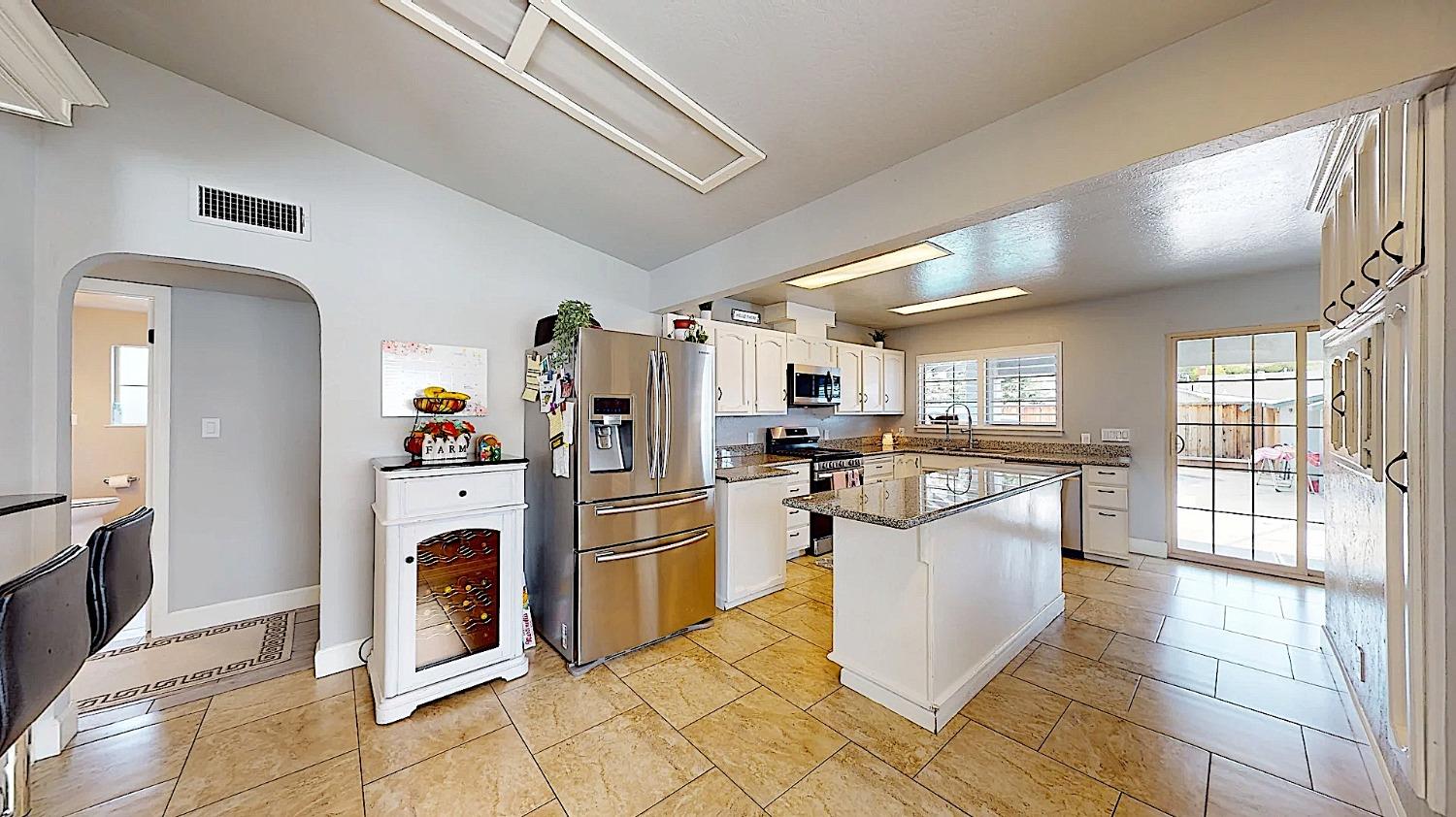 Detail Gallery Image 41 of 77 For 204 N Santa Ana Ave, Modesto,  CA 95354 - 5 Beds | 3 Baths