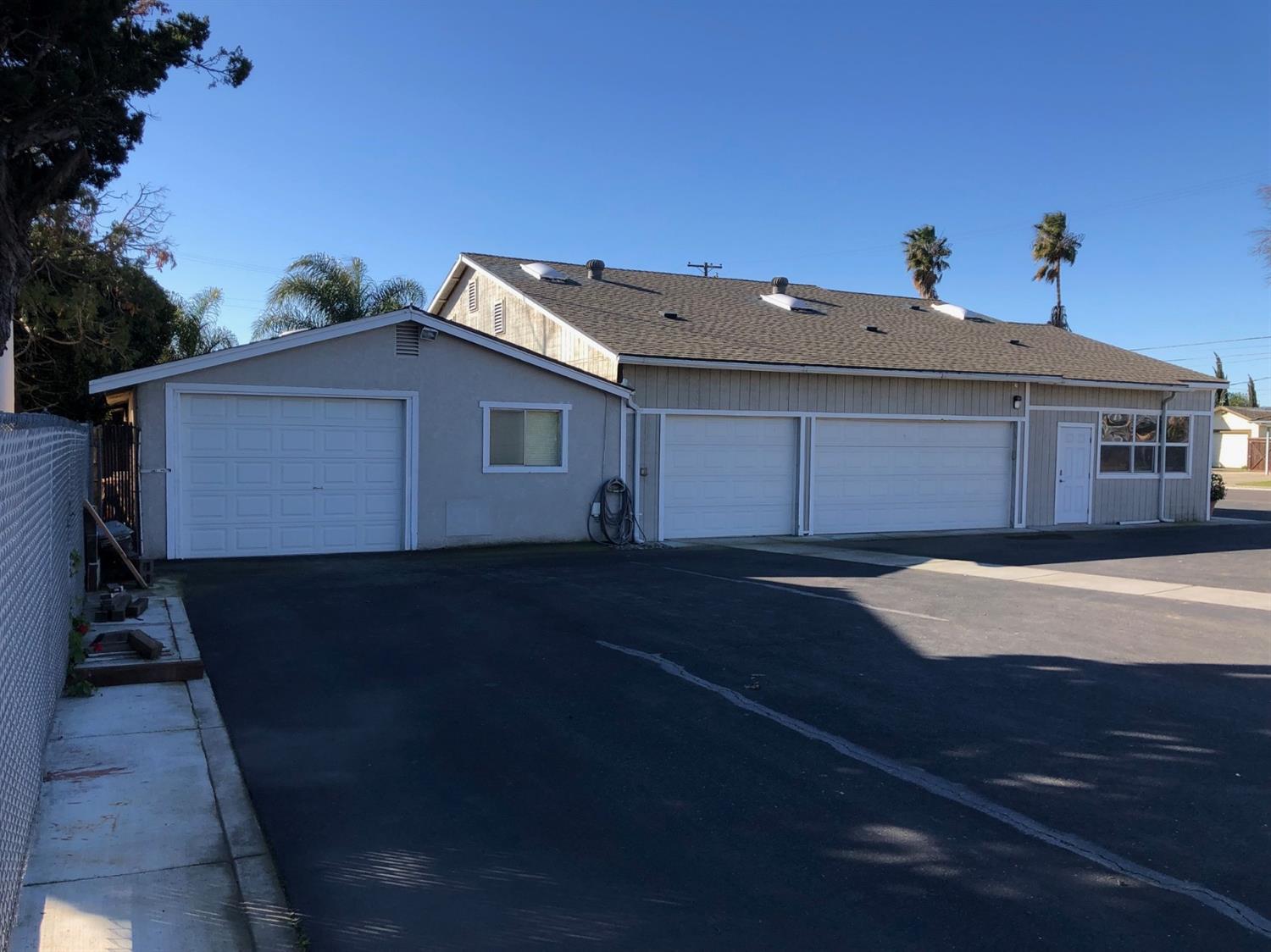 Detail Gallery Image 7 of 11 For 1412 Paradise Ln, Los Banos,  CA 93635 - – Beds | – Baths