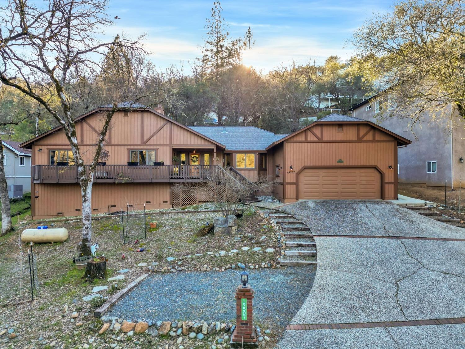 Detail Gallery Image 1 of 1 For 19507 Explorer Dr, Penn Valley,  CA 95946 - 3 Beds | 2 Baths