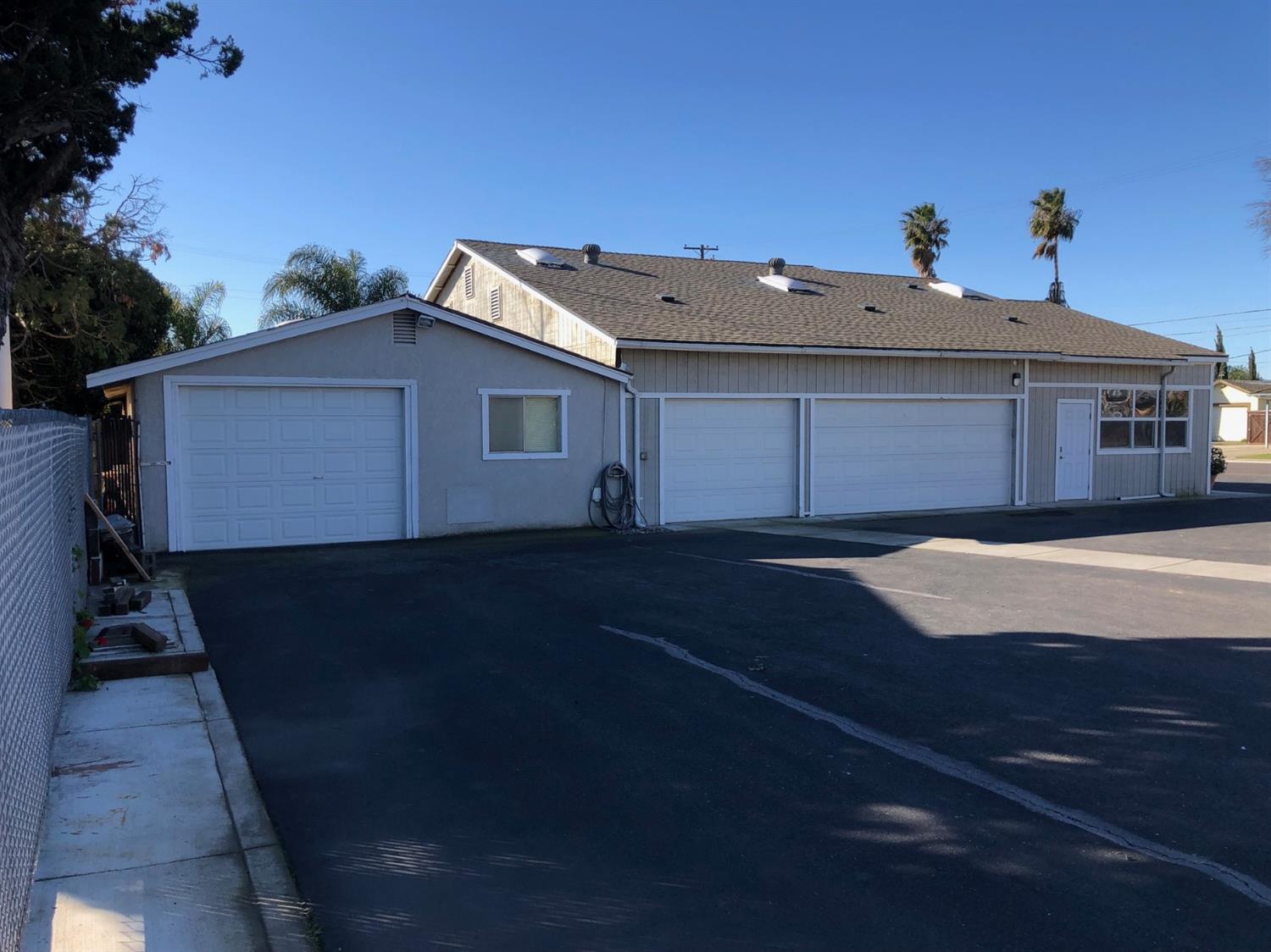 Detail Gallery Image 8 of 11 For 1412 Paradise Ln, Los Banos,  CA 93635 - – Beds | – Baths