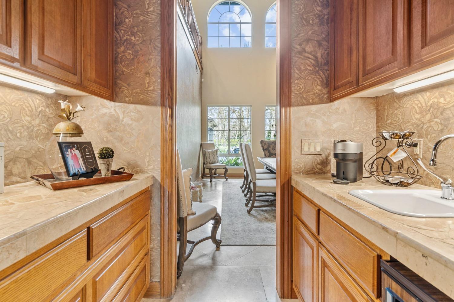 Detail Gallery Image 9 of 87 For 6301 Saint Andrews Dr, Stockton,  CA 95219 - 5 Beds | 5/2 Baths
