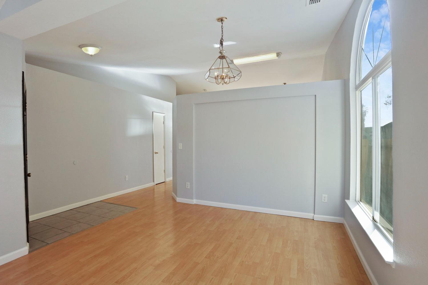 Detail Gallery Image 11 of 44 For 5449 Governor Cir, Stockton,  CA 95210 - 4 Beds | 2 Baths