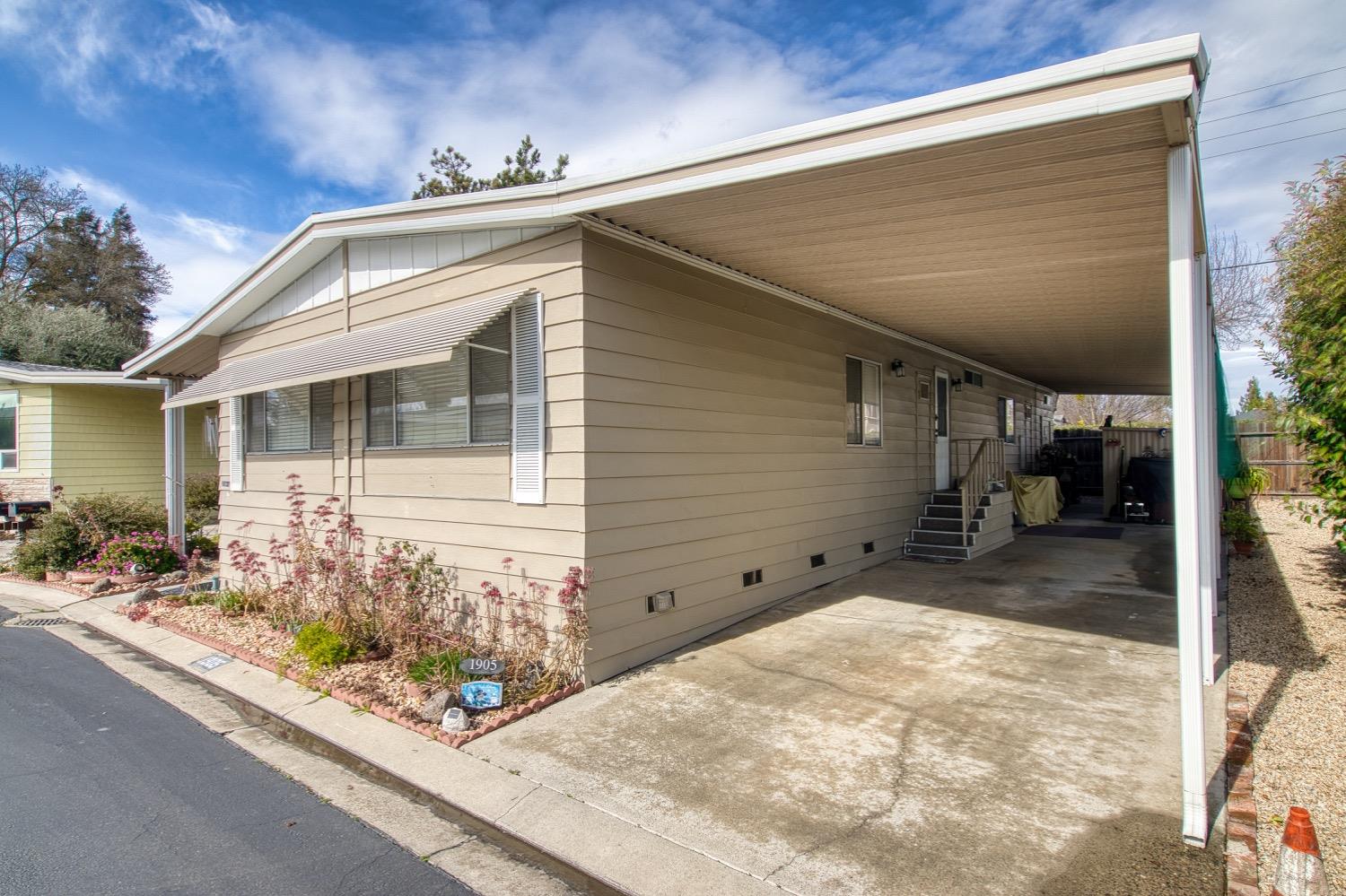 Detail Gallery Image 2 of 24 For 1905 Diamond Head Dr, Modesto,  CA 95355 - 2 Beds | 2 Baths