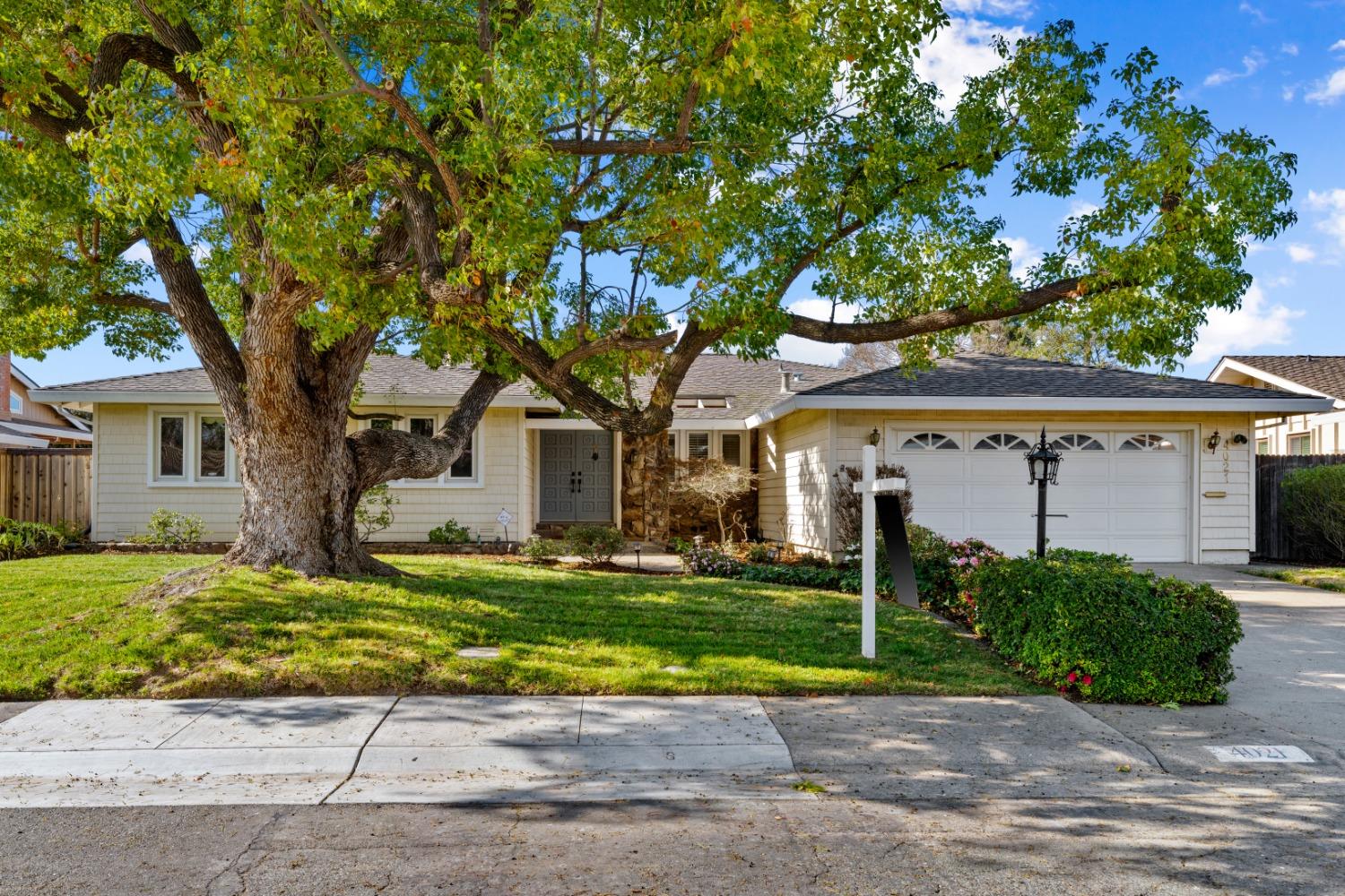 Detail Gallery Image 1 of 1 For 4021 Greywell Way, Sacramento,  CA 95864 - 4 Beds | 2/1 Baths