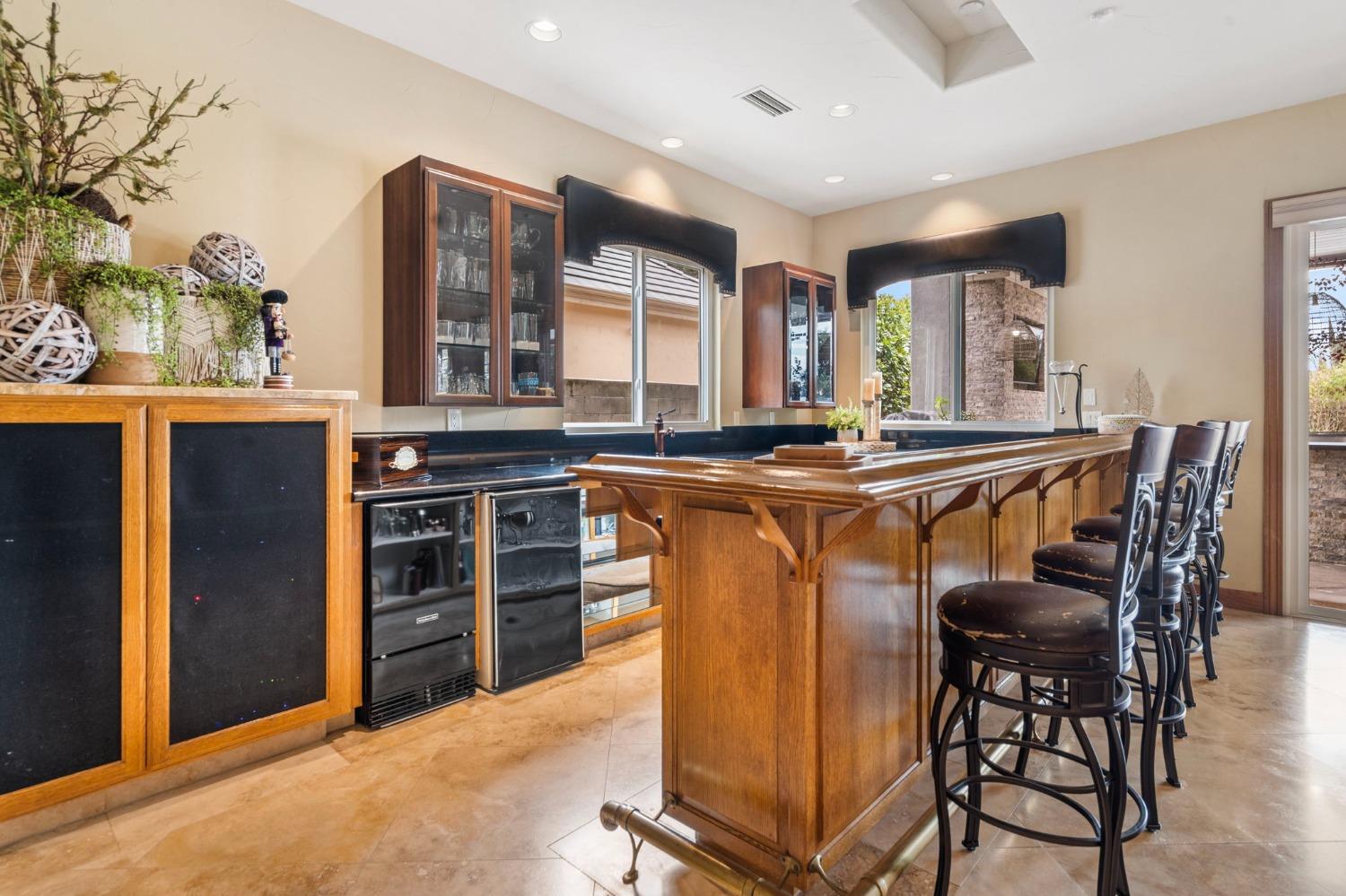 Detail Gallery Image 18 of 87 For 6301 Saint Andrews Dr, Stockton,  CA 95219 - 5 Beds | 5/2 Baths