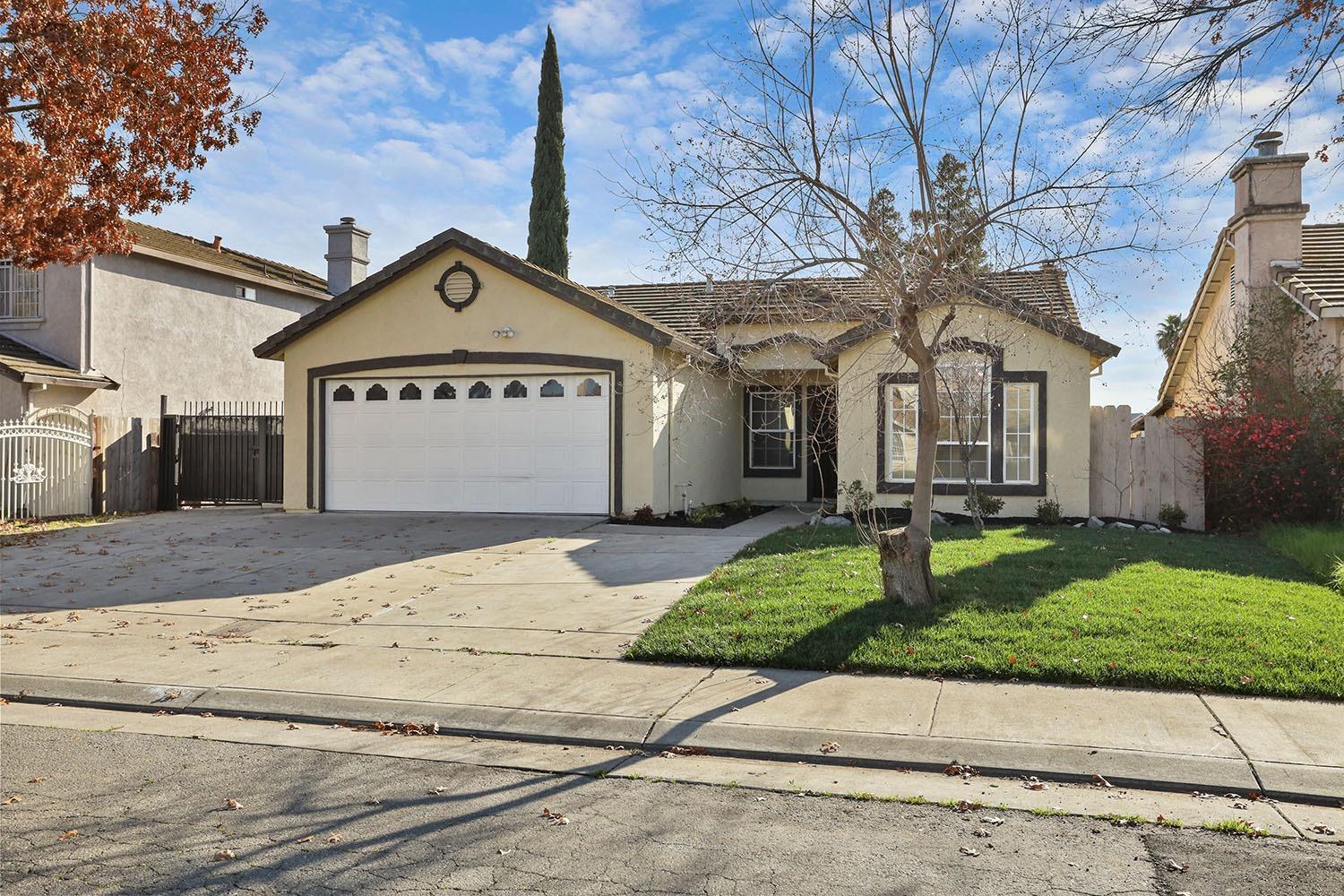 Detail Gallery Image 3 of 44 For 5449 Governor Cir, Stockton,  CA 95210 - 4 Beds | 2 Baths