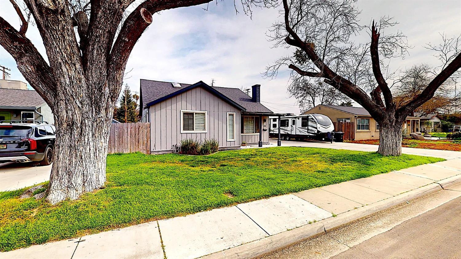 Detail Gallery Image 2 of 77 For 204 N Santa Ana Ave, Modesto,  CA 95354 - 5 Beds | 3 Baths