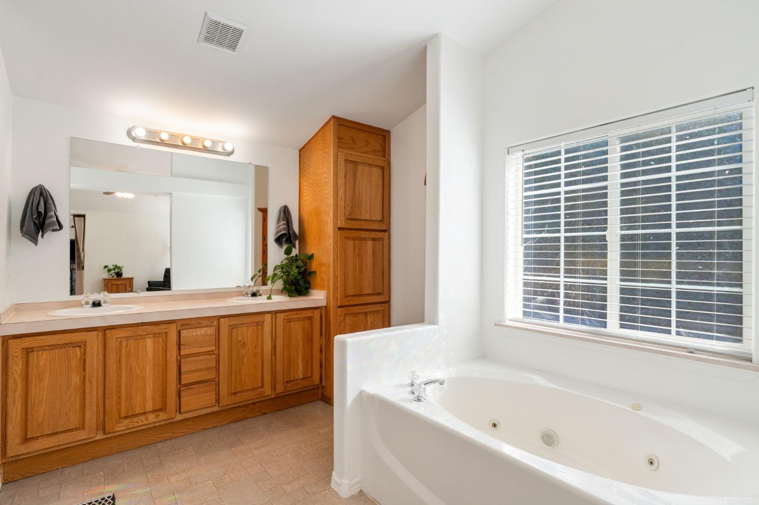 Detail Gallery Image 11 of 46 For 3830 Dogwood Pass Rd, Mokelumne Hill,  CA 95245 - 4 Beds | 4 Baths