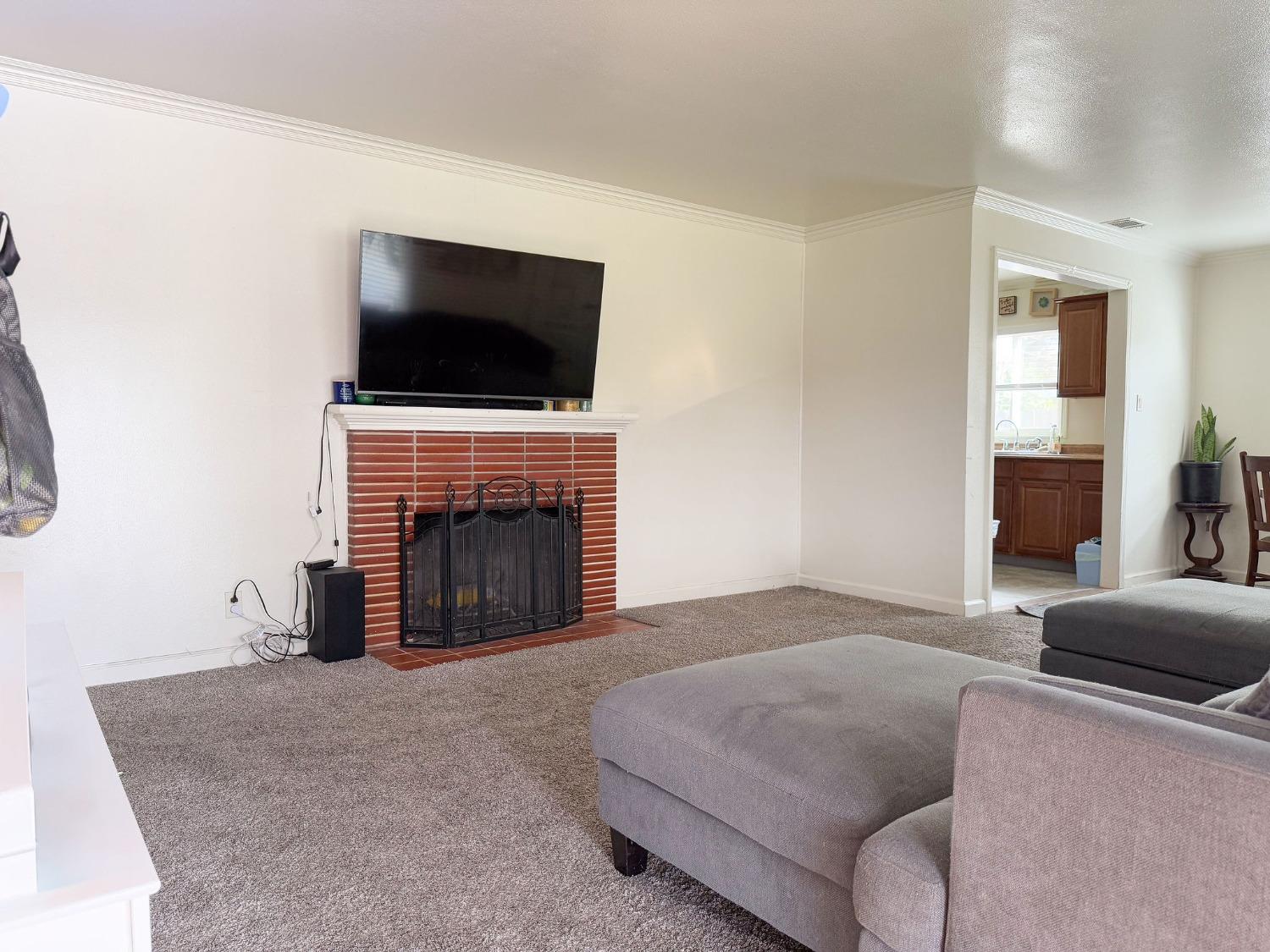 Detail Gallery Image 5 of 22 For 311 W Norwich, Stockton,  CA 95207 - 3 Beds | 1 Baths