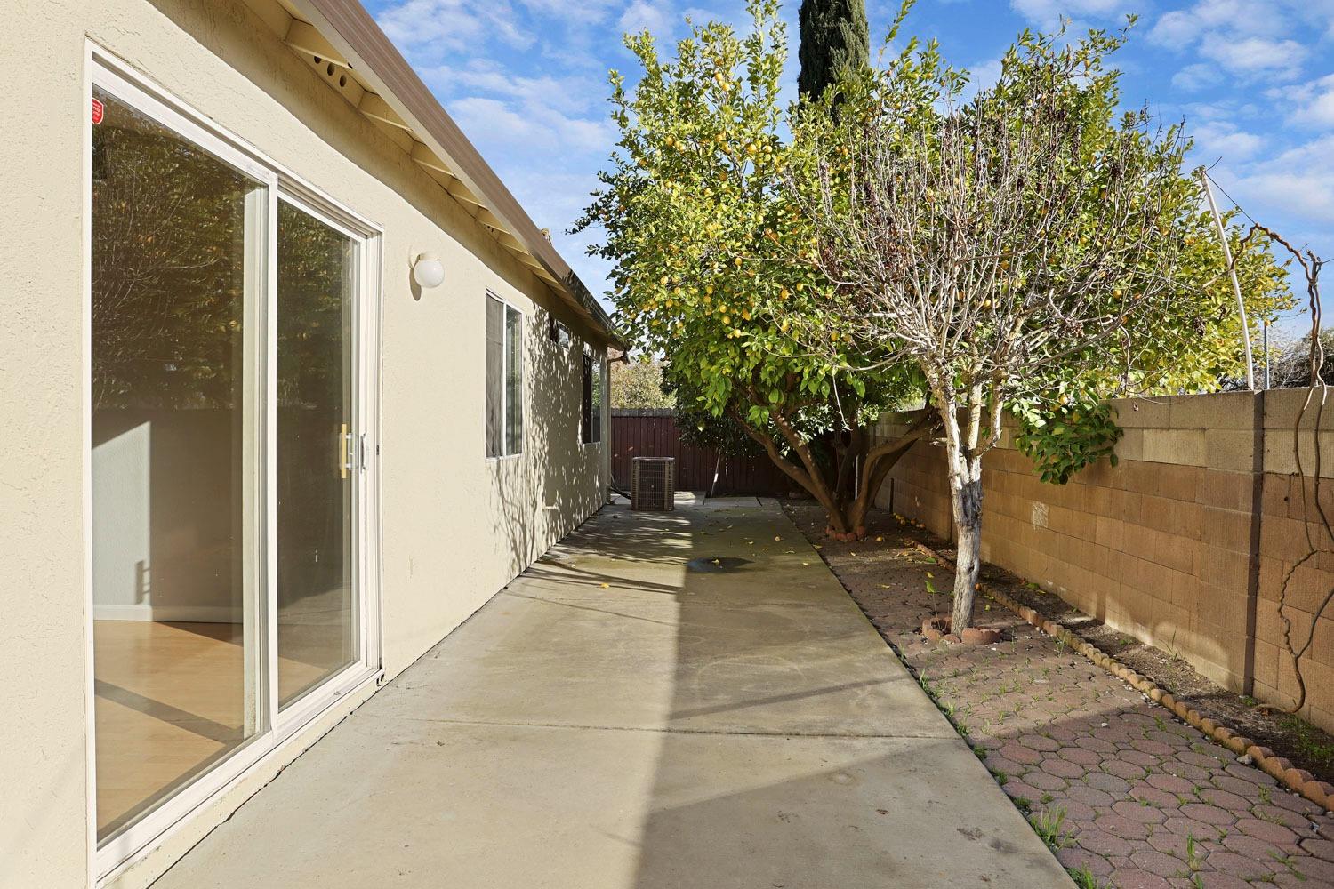Detail Gallery Image 43 of 44 For 5449 Governor Cir, Stockton,  CA 95210 - 4 Beds | 2 Baths