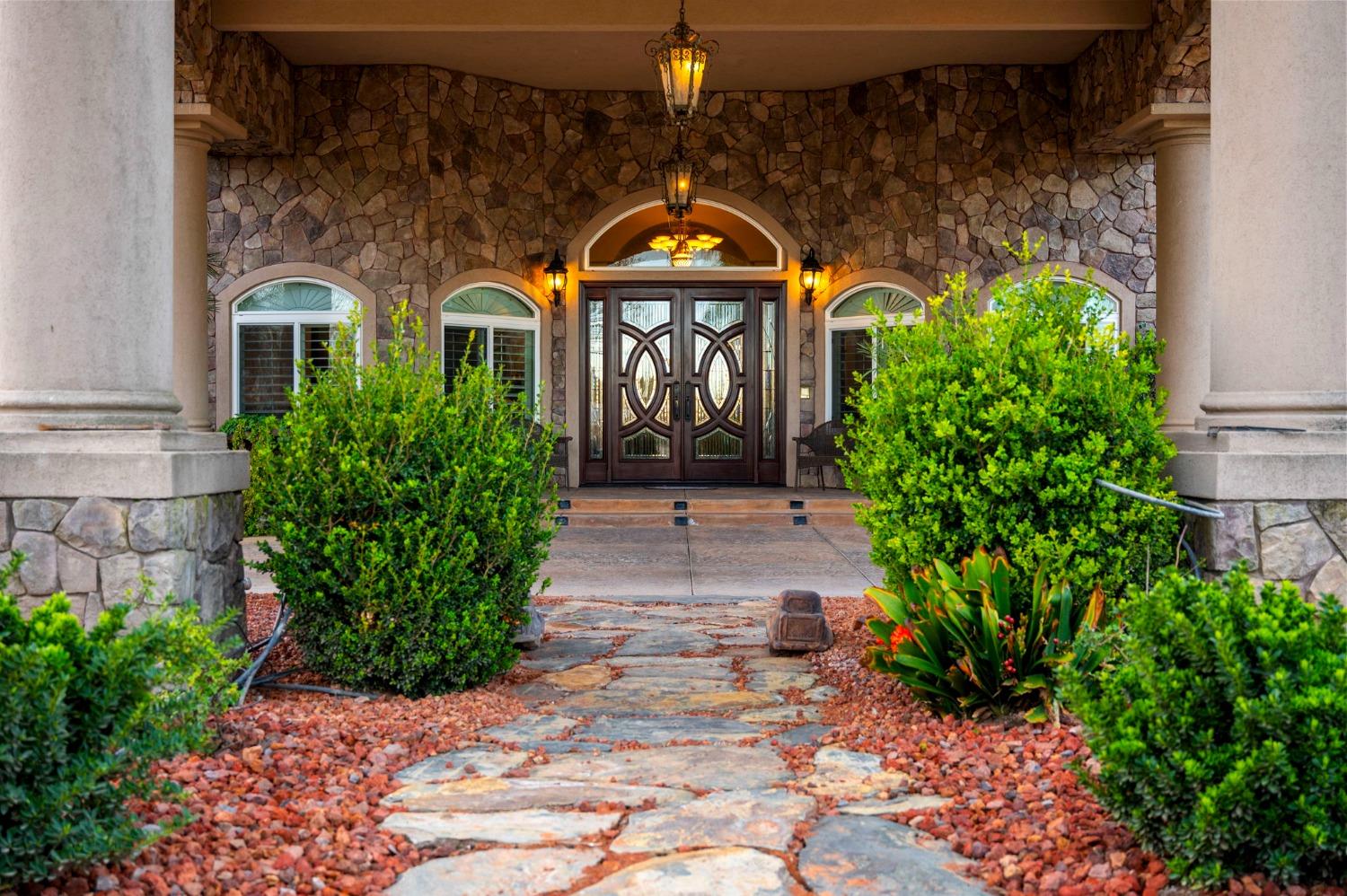 Detail Gallery Image 7 of 76 For 19149 Saint John Rd, Escalon,  CA 95320 - 6 Beds | 6/1 Baths