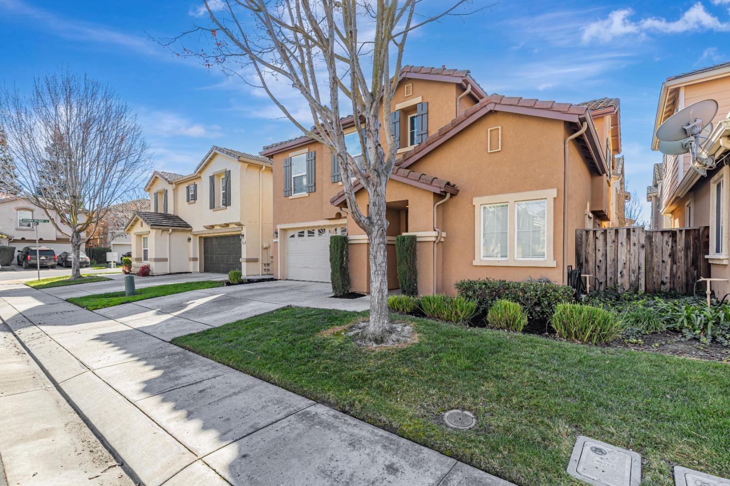 Detail Gallery Image 4 of 57 For 3012 Calla Lily Ln, Stockton,  CA 95209 - 4 Beds | 2/1 Baths