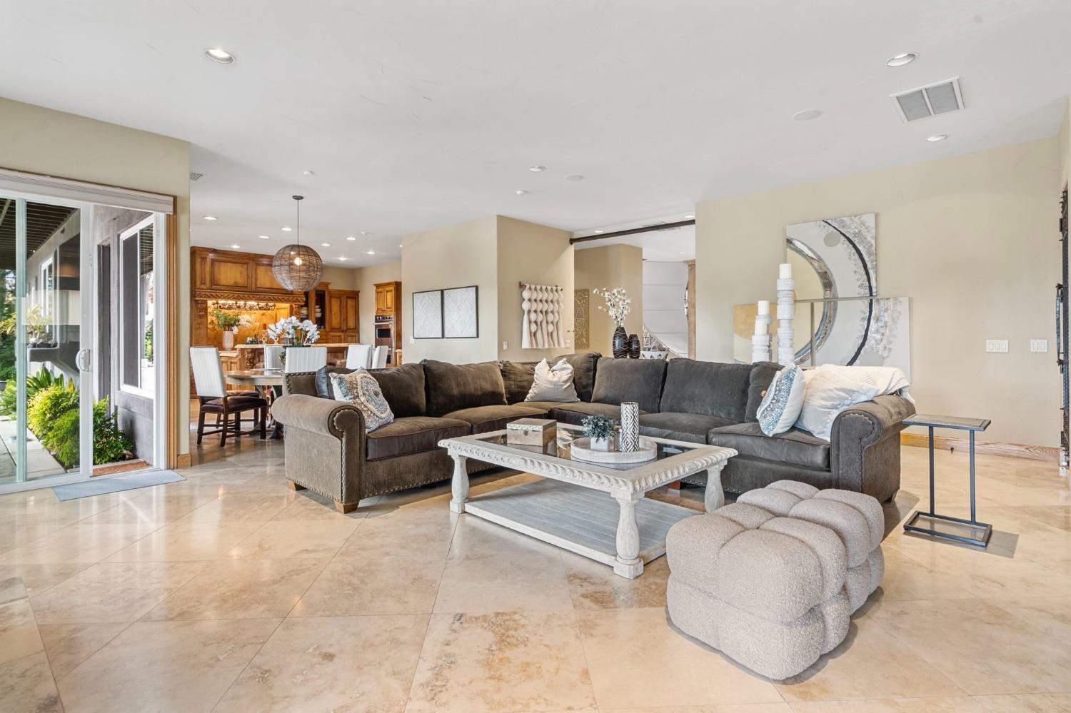 Detail Gallery Image 16 of 87 For 6301 Saint Andrews Dr, Stockton,  CA 95219 - 5 Beds | 5/2 Baths