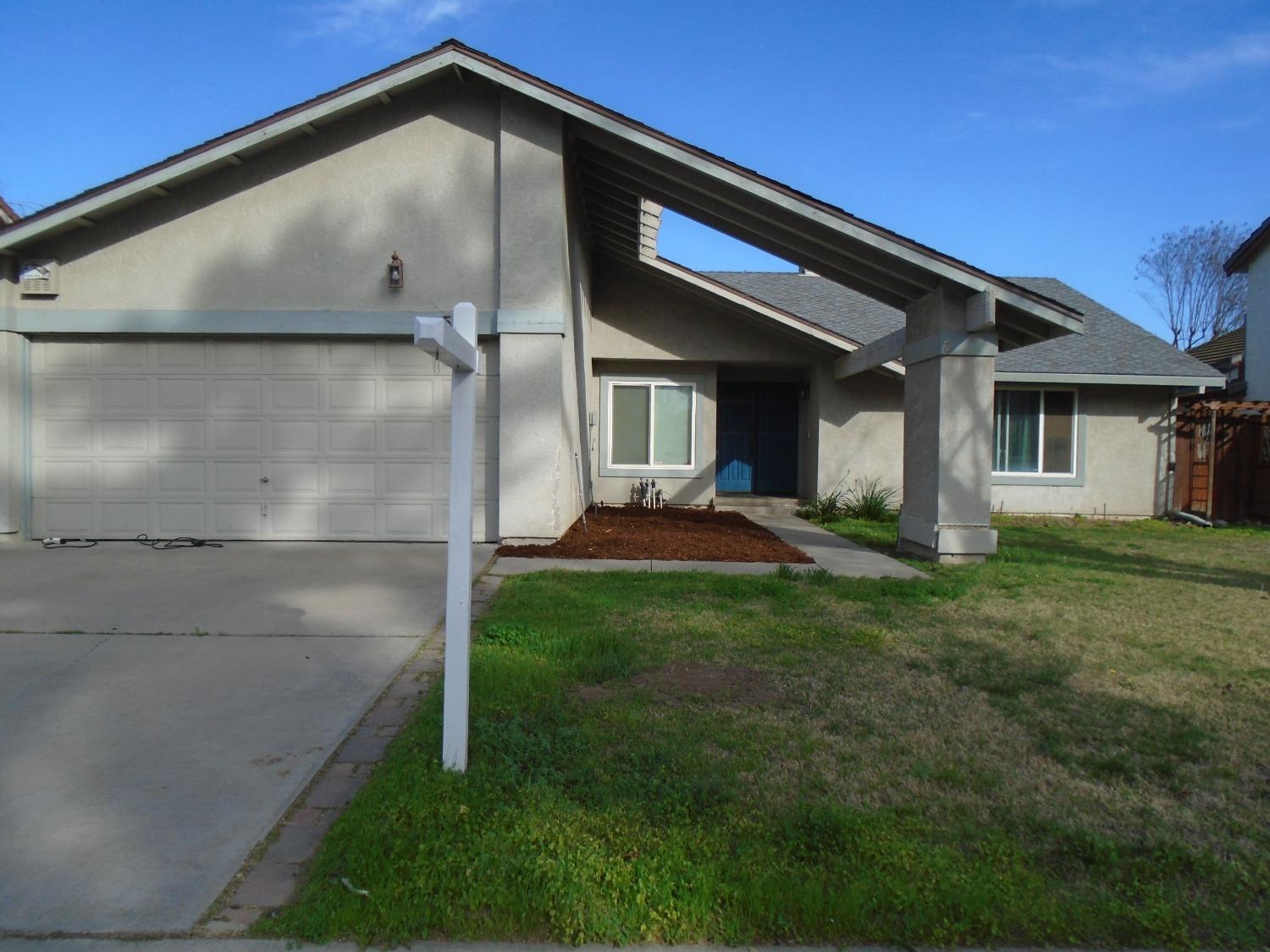 Detail Gallery Image 1 of 38 For 528 Cormorant Dr, Modesto,  CA 95354 - 4 Beds | 2 Baths