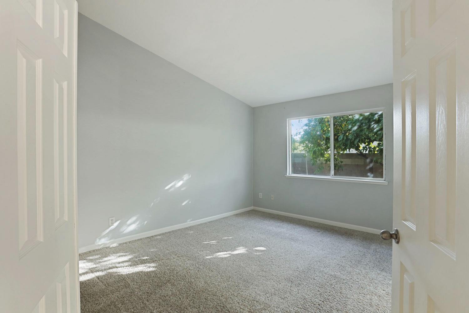 Detail Gallery Image 27 of 44 For 5449 Governor Cir, Stockton,  CA 95210 - 4 Beds | 2 Baths